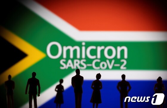 오미크론 변이와 남아프리카공화국 국기. © 로이터=뉴스1