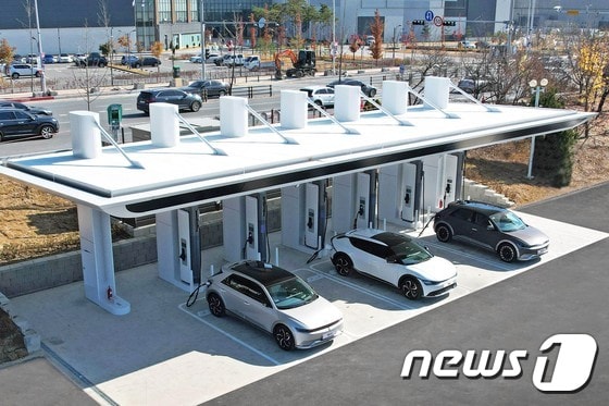 현대자동차그룹은 대전시 유성구 국립중앙과학관에 전기차 초고속 충전소 'E-pit'을 설치하고 본격적인 운영에 들어간다고 29일 전했다.  2021.11.29/뉴스1
