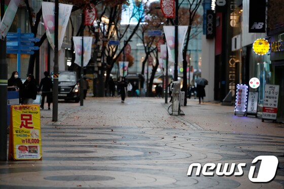 30일 오후 서울 중구 명동거리. 2021.11.30/뉴스1 © News1 이승배 기자