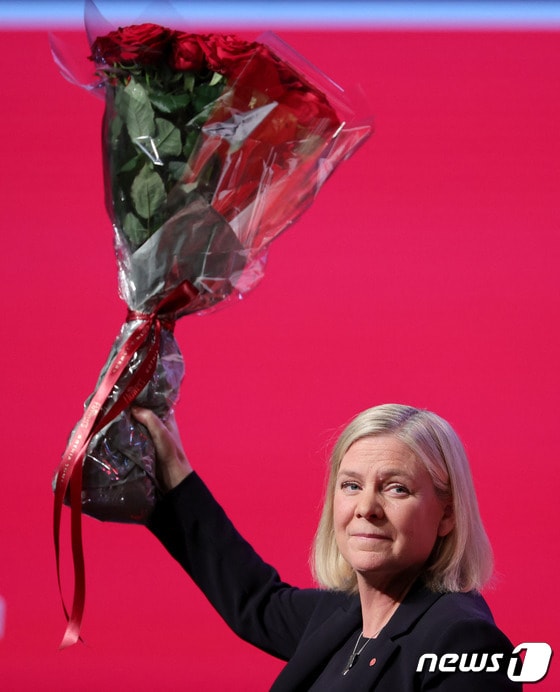 지난 4일(현지시간) 스웨덴 집권당 사회민주당(SAP·사민당) 대표로 당선된 마그달레나 안데르손 재무장관의 총리 취임안이 결국 의회를 통과했다. © AFP=뉴스1