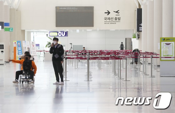 제주국제공항 국제선 출국장이 한산한 모습이다(뉴스1DB) © News1 오현지 기자