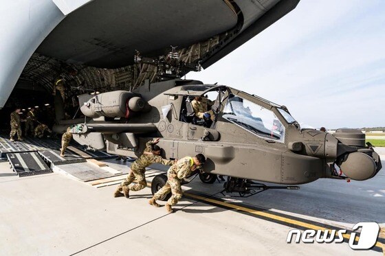 지난 주말 주한미군에 AH-64E '아파치 가디언' 헬기가 새로 배치됐다. (미 육군 2사단 2항공연대 4공격정찰대대 페이스북) © 뉴스1