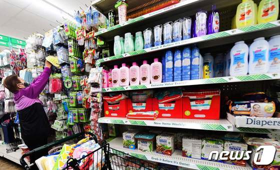 미국의 11월 소비자물가지수(CPI)는 전년 동월보다 6.8% 급등했다. 사진은 미국 마트 모습 © AFP=뉴스1
