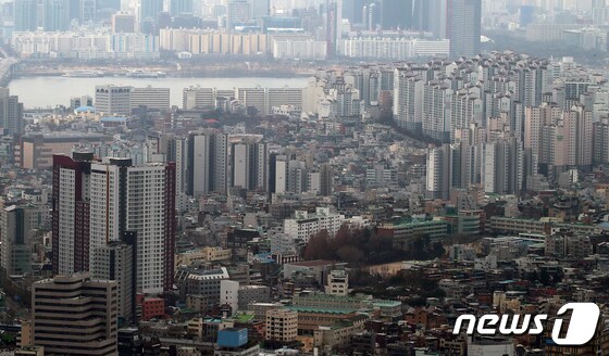 서울 아파트 단지의 모습(자료사진) 2021.12.14/뉴스1 © News1 김진환 기자