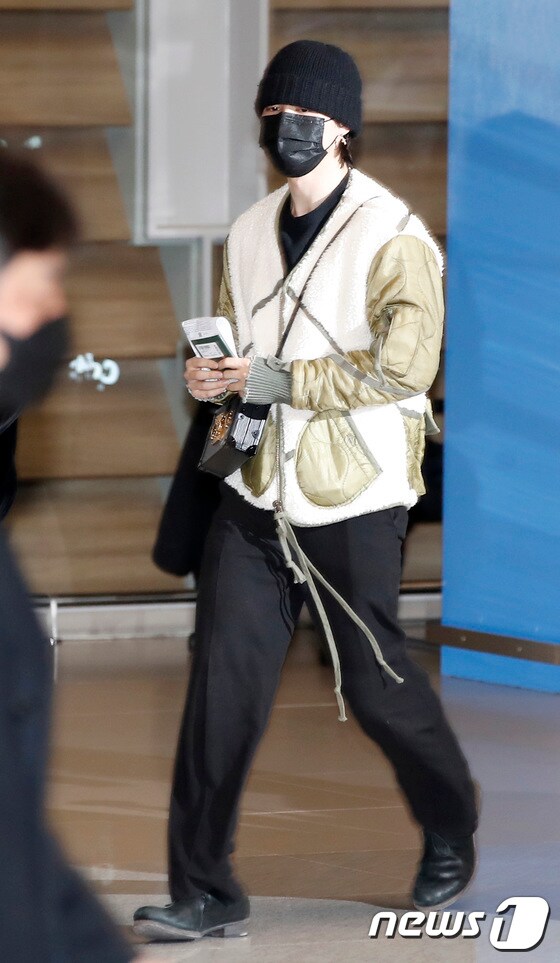 방탄소년단(BTS) 지민이 6일 새벽 LA콘서트를 성황리에 마치고 인천국제공항을 통해 입국하고 있다.  © News1 권현진 기자