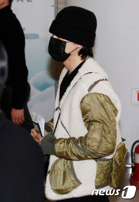 방탄소년단(BTS) 지민이 6일 새벽 LA콘서트를 성황리에 마치고 인천국제공항을 통해 입국하고 있다. © News1 권현진 기자