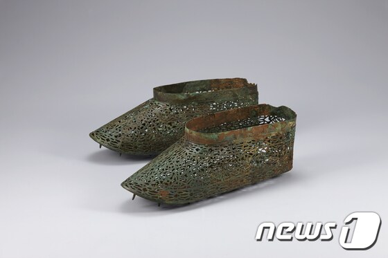 사적 제531호인 고창 봉덕리 고분군(高敞 鳳德里 古墳群)에서 출토됐던 ‘금동신발(金銅飾履)’은  지난 4월 국가지정문화재인 보물로 지정됐다.© 뉴스1