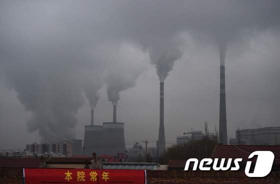 중국의 한 석탄발전소© AFP=뉴스1