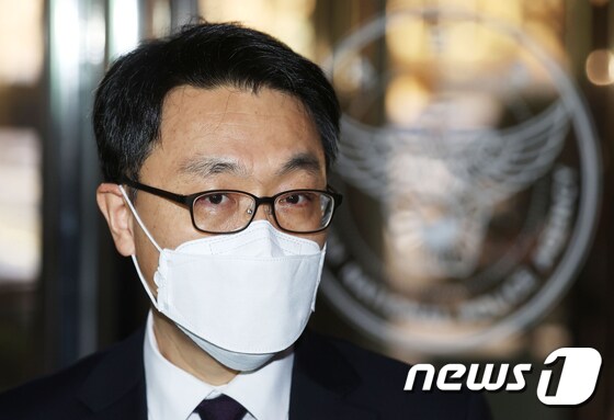 '경찰 수사' 받는 김진욱 공수처장 경찰청 방문