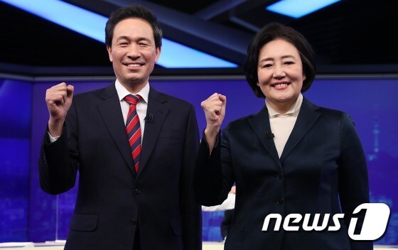 박영선(오른쪽), 우상호 더불어민주당 서울시장 예비후보 2021.2.25/뉴스1 © News1 국회사진취재단
