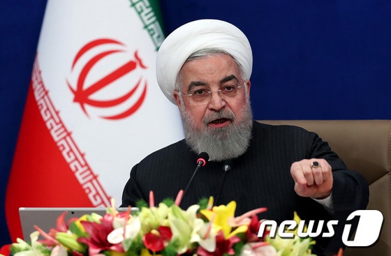 하산 로하니 이란 대통령이 3일(현지시간) 테헤란에서 열린 국무회의에 참석해 발언을 하고 있다. © AFP=뉴스1 © News1 우동명 기자