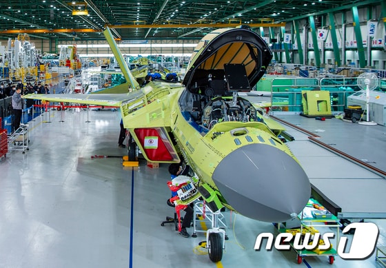 한국형 전투기(KF-X) 시제기 막바지 조립 작업 (방위사업청 제공) 2021.3.1/뉴스1