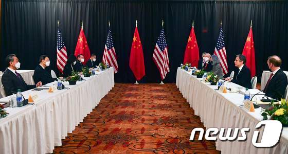 미국과 중국 대표가 연초 미 알래스카에서 외교 회담을 가지고 있다. © AFP=뉴스1 © News1 윤다혜 기자