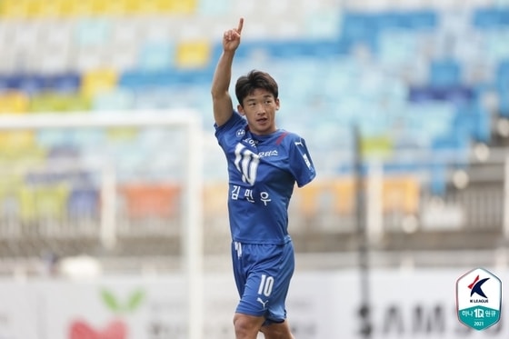 수원 삼성이 김민우의 골을 앞세워 성남 FC를 1-0으로 이겼다.(한국프로축구연맹 제공)© 뉴스1