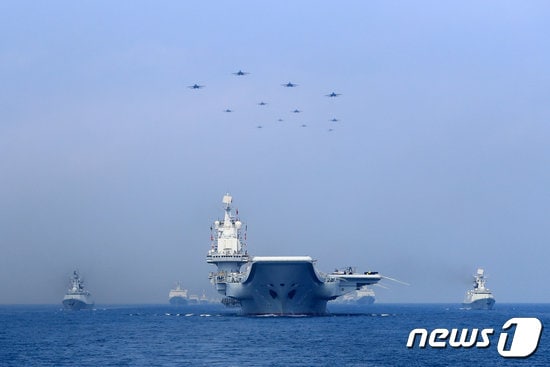남중국해에서 기동훈련 중인 중국 해군. © 로이터=뉴스1
