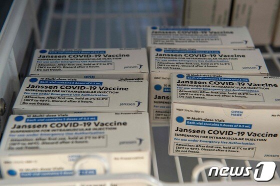 존슨앤존슨(J&J)의 자회사 얀센의 코로나19 백신. © AFP=뉴스1