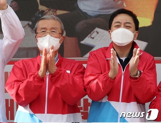 김종인 전 국민의힘 비상대책위원장(왼쪽)과 금태섭 전 더불어민주당 의원. © 뉴스1
