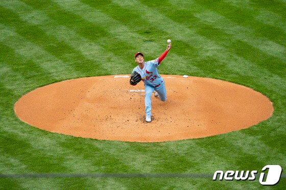 18일(한국시간) 시즌 첫 메이저리그(MLB) 마운드에 오른 김광현. © 로이터=뉴스1