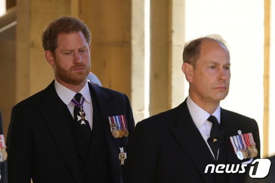 필립공 장례식에 참석한 윌리엄 왕세손과 해리 왕자 © 로이터=뉴스1 © News1 원태성 기자
