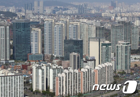 서울의 아파트 단지의 모습. 2021.4.18/뉴스1 © News1 신웅수 기자