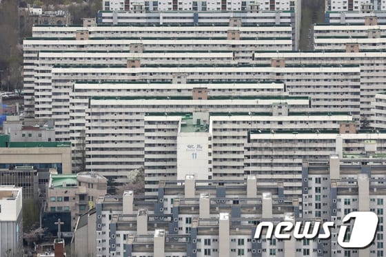  서울 강남구 은마아파트를 비롯한 일대 아파트 단지 모습. (자료사진) 2021.4.2/뉴스1 © News1 민경석 기자