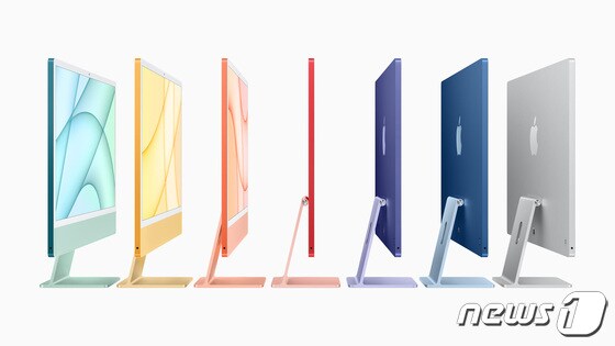 애플이 20일(현지시간) 신제품 공개 행사를 열어 자체제작한 M1칩을 탑재한 7가지 색상의 신형 아이맥을 공개했다. © 뉴스1