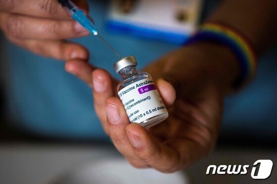 아스트라제네카의 코로나19 백신© AFP=뉴스1