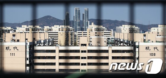  서울 강남구 압구정동의 한 아파트 단지. 2021.4.8/뉴스1 © News1 오대일 기자