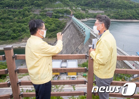 섬진강댐 홍수상황 점검하는 홍정기 차관 