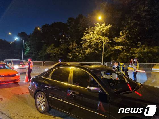 경기북부경찰들이 음주단속하는 모습 © 뉴스1