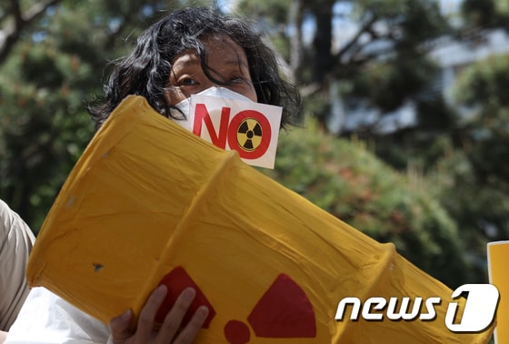"후쿠시마 오염수 방류 반대한다"
