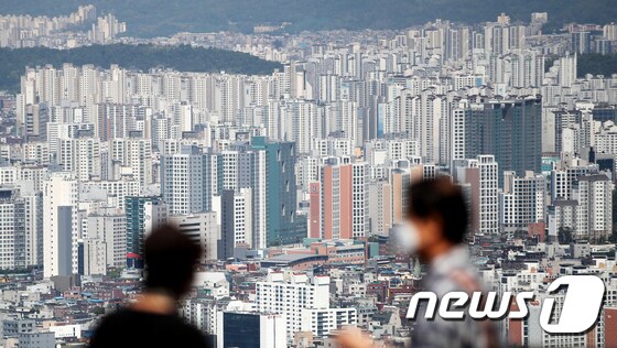 남산타워에서 바라본 서울 아파트 단지. 2021.5.3/뉴스1 © News1 오대일 기자