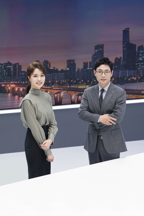 안나경 앵커(왼쪽) 오대영 앵커/ 사진제공=JTBC © 뉴스1
