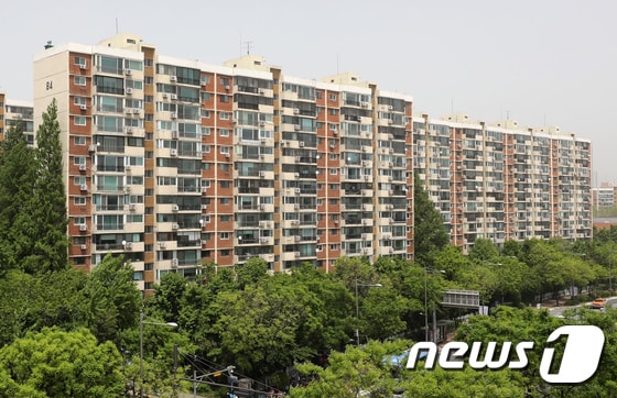 서울 강남구 압구정 현대아파트 모습. 2021.5.7/뉴스1 © News1 박세연 기자