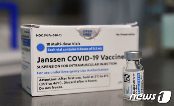 존슨앤드존슨(J&J)의 자회사 얀센이 개발한 코로나19 백신. © AFP=뉴스1