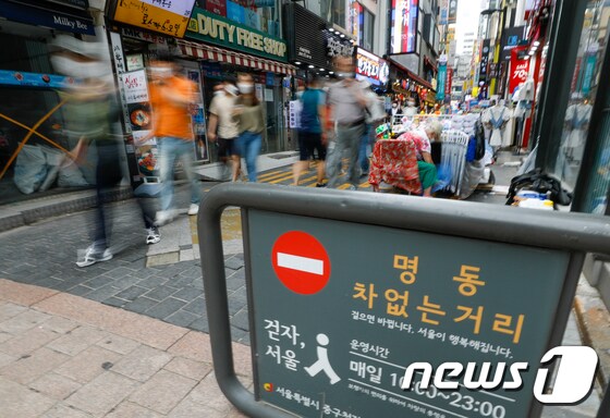 '현행 거리두기 단계·5인이상 사적모임 금지 3주 더 유지'