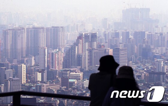 서울 중구 남산에서 바라본 서울 시내 아파트 단지 모습. © News1 민경석 기자