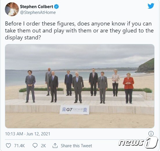 미국 인기 토크쇼 '더 레이트 쇼'의 진행자 스티븐 콜버트가 G7 정상들이 찍은 사진을 12일(현지시간) 트위터에 게재했다. (트위터 갈무리) © 뉴스1