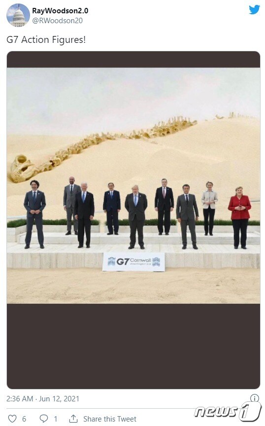 트위터 사용자가 G7 정상들이 해변에서 찍은 사진의 배경을 사막으로 합성해 게재했다.(트위터 갈무리) © 뉴스1