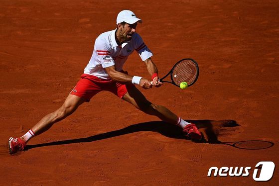 노박 조코비치가 13일(현지시간) 스테파노스 치치파스를 꺾고 테니스 메이저대회 프랑스오픈에서 우승을 차지했다. © AFP=뉴스1