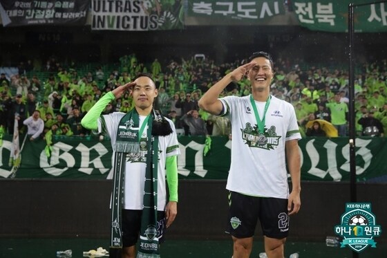 문선민과 권경원(한국프로축구연맹 제공)© 뉴스1