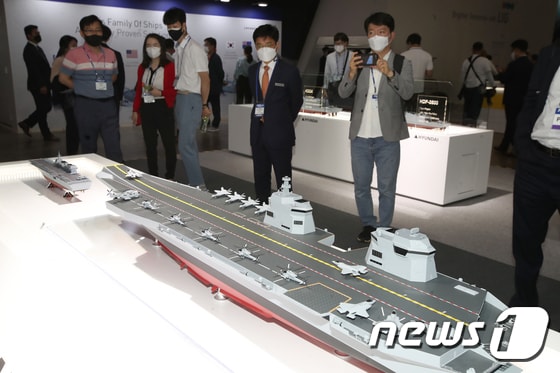 경항공모함 모형. 2021.6.9/뉴스1 © News1 여주연 기자