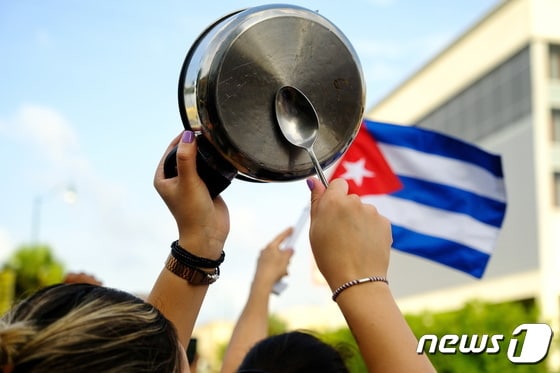 미국 플로리다주 마이애미 쿠바인 거주지 리틀아바나에서 2021년 7월 12일(현지시간) 쿠바 반정부 시위를 지지하는 집회가 열렸다. © 로이터=뉴스1 © News1 최서윤 기자