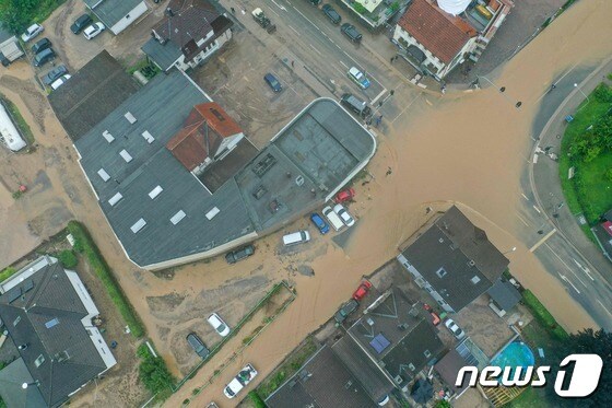 2021년 7월 14일 (현지시간) 폭우가 쏟아져 물에 잠긴 독일 하겐 교차로의 모습이 보인다. © AFP=뉴스1 © News1 우동명 기자