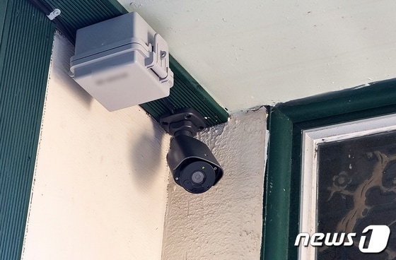 19일 오후 제주 중학생 살해사건 현장인 제주시 조천읍의 한 주택에 CCTV가 설치돼 있다.2021.7.20/뉴스1© News1
