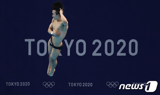 대한민국 수영 다이빙 국가대표 우하람이 22일 일본 도쿄 아쿠아틱스센터에서 훈련을 하고 있다. 송원영 기자