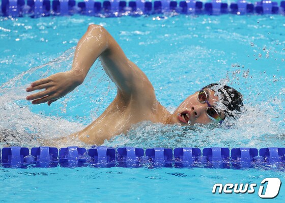 대한민국 수영 올림픽 대표팀 황선우가 22일 도쿄 아쿠아틱스센터에서 훈련을 하고 있다. 송원영 기자