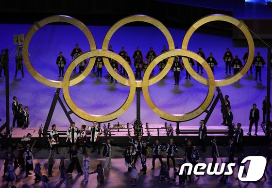 23일 밤 일본 도쿄 국립경기장에서 열린 2020 도쿄올림픽 개막식에서 공연이 펼쳐지고 있다. 2021.7.23/뉴스1 © News1 송원영 기자