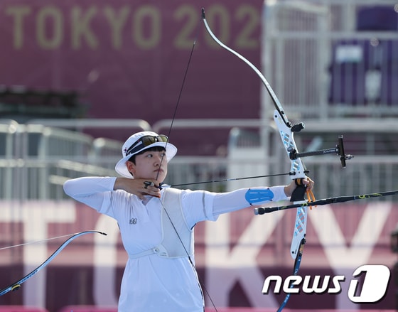 양궁 안산이 2020 도쿄올림픽 양궁 여자 개인전에서 8강에 올랐다. 2021.7.25/뉴스1 © News1 송원영 기자