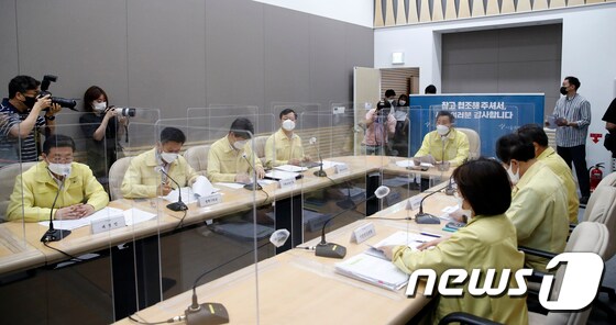 오세훈 서울시장 '25개 구청장들과 코로나19 및 폭염 대책 논의'